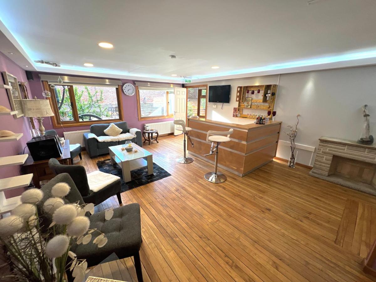 Апартаменти Incredible Downtown Duplex With Interior Backyard Пунта-Аренас Екстер'єр фото